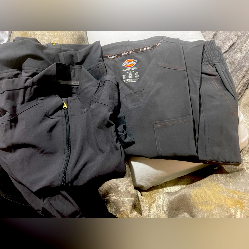 Scrub set